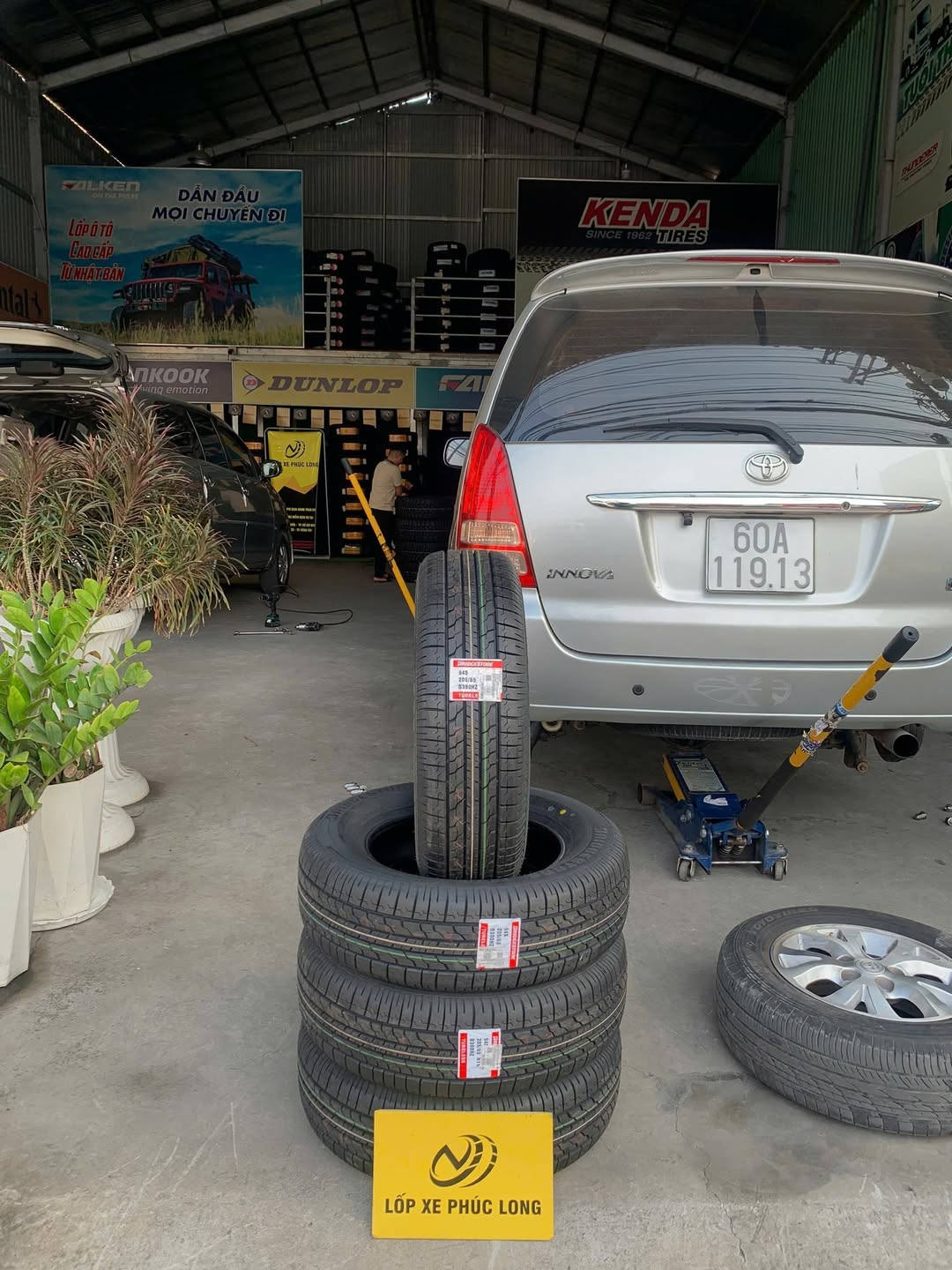 Chọn Lốp 205/65R15 Toyota Innova : Bridgestone - Hankook - Kenda - Lựa Chọn Nào Tối Ưu?