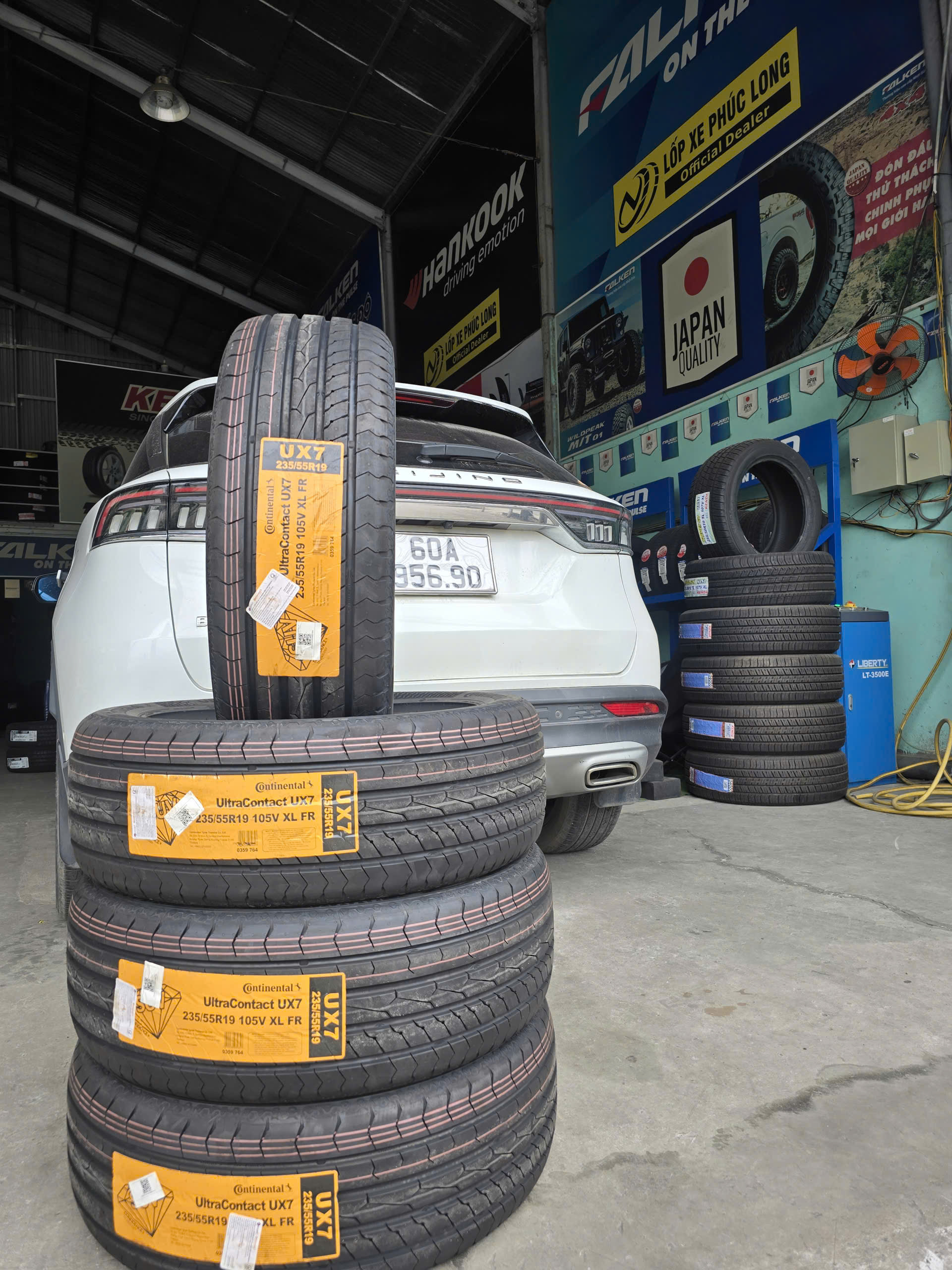 Lốp Xe Continental Chính Hãng: Bảng Giá & Đánh Giá Chi Tiết Mới Nhất